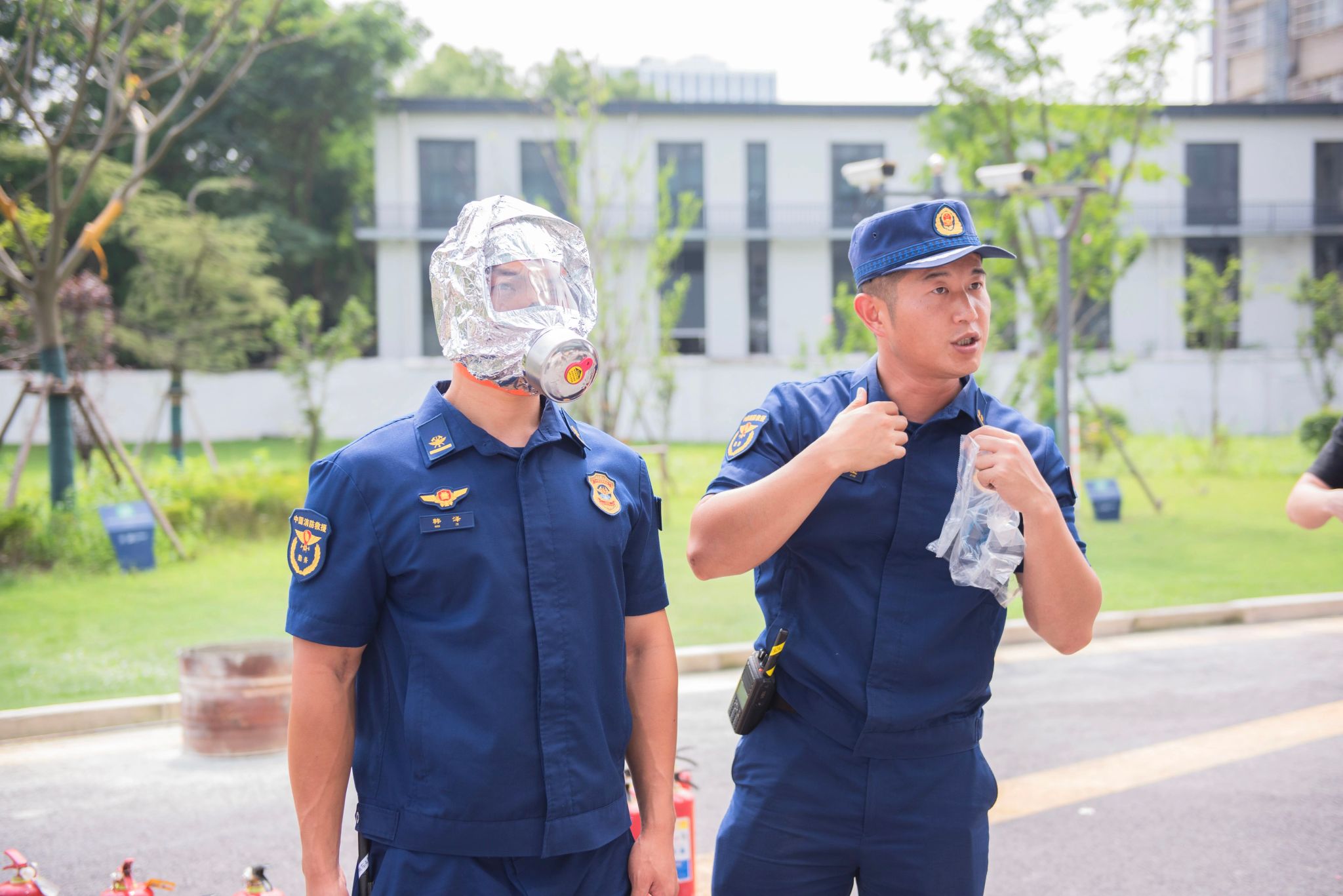 筑牢安全防线 护航崭新楼宇｜五大联赛免费直播开展新大楼消防安全疏散演练及消防器材实操培训